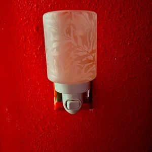 Scentsy Mini Warmer Plug In New In Box Wispy Willow